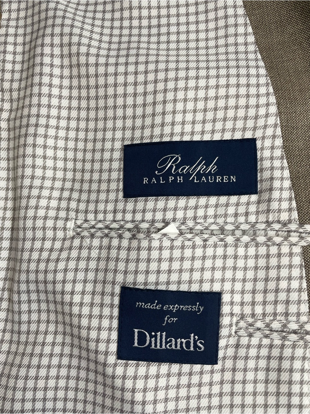 Ralph Lauren Men's Two-Button Sport Blazer made expressly for Dillard's Size 48R - Picture 3 of 16